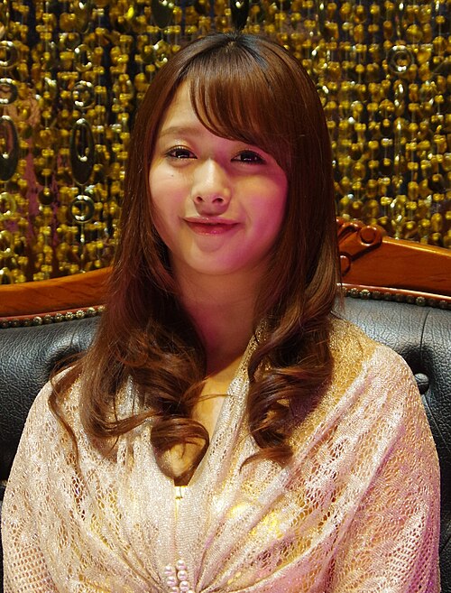 白石茉莉奈